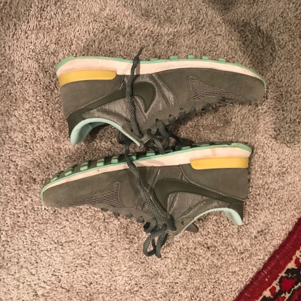 Nike Womens Internationalist Sneaker